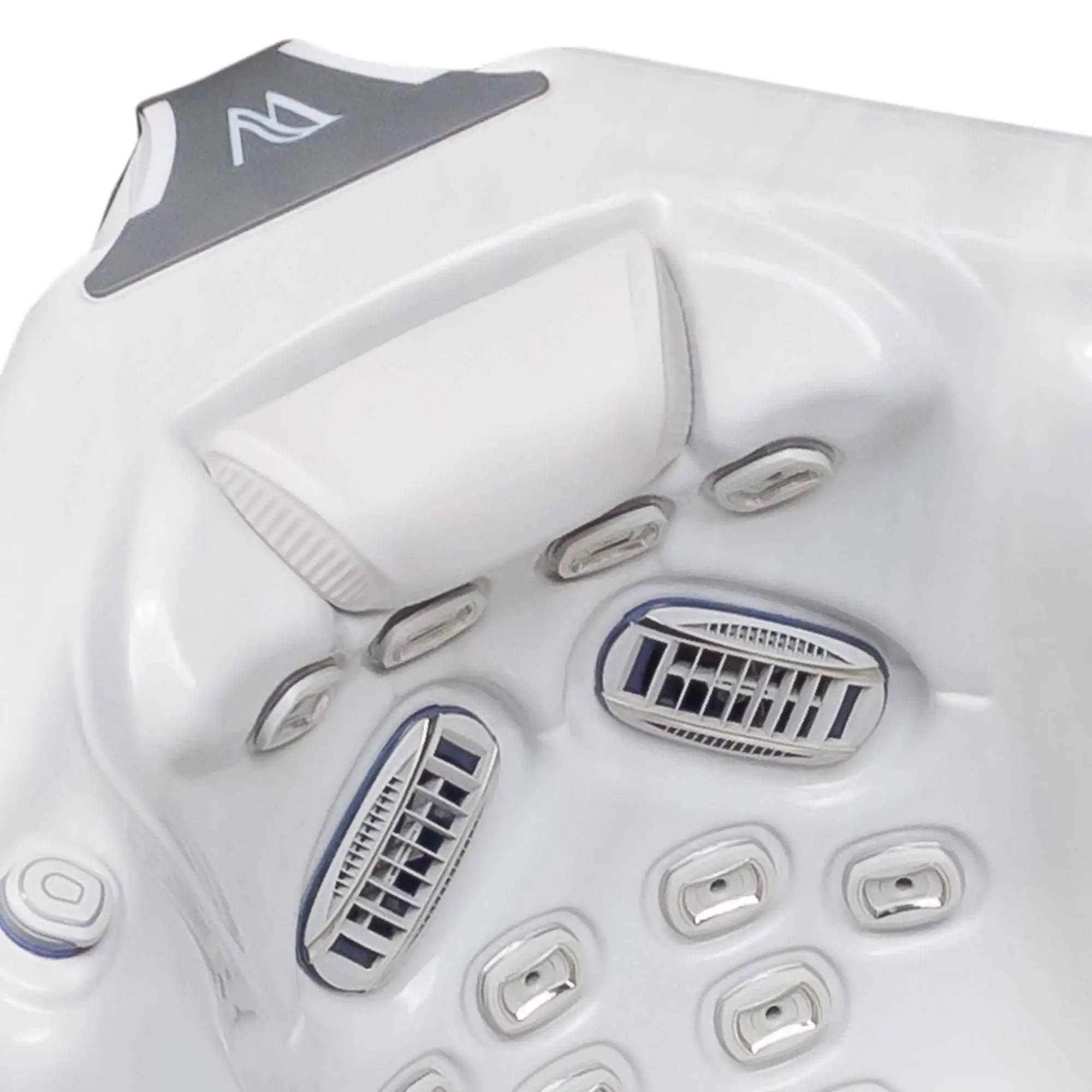 Wellis Elbrus Life Whirlpool mit sieben Plätzen, 61 Massagedüsen, Infinity-Jets, Soundsystem und Smart-Steuerung - perfekt für die Balearen