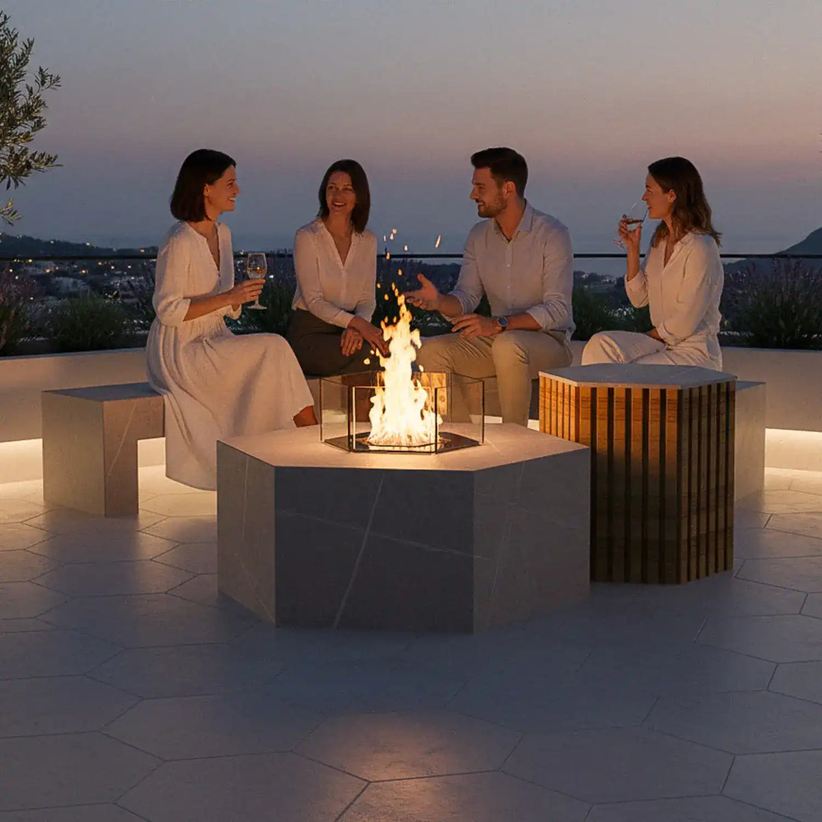 Die Feuerstelle Hexty verbindet sechseckiges Design mit hochwertigen Keramikoberflächen und individuell wählbaren Metallfarben – ideal für exklusive Terrassen, Gärten und Poolbereiche.