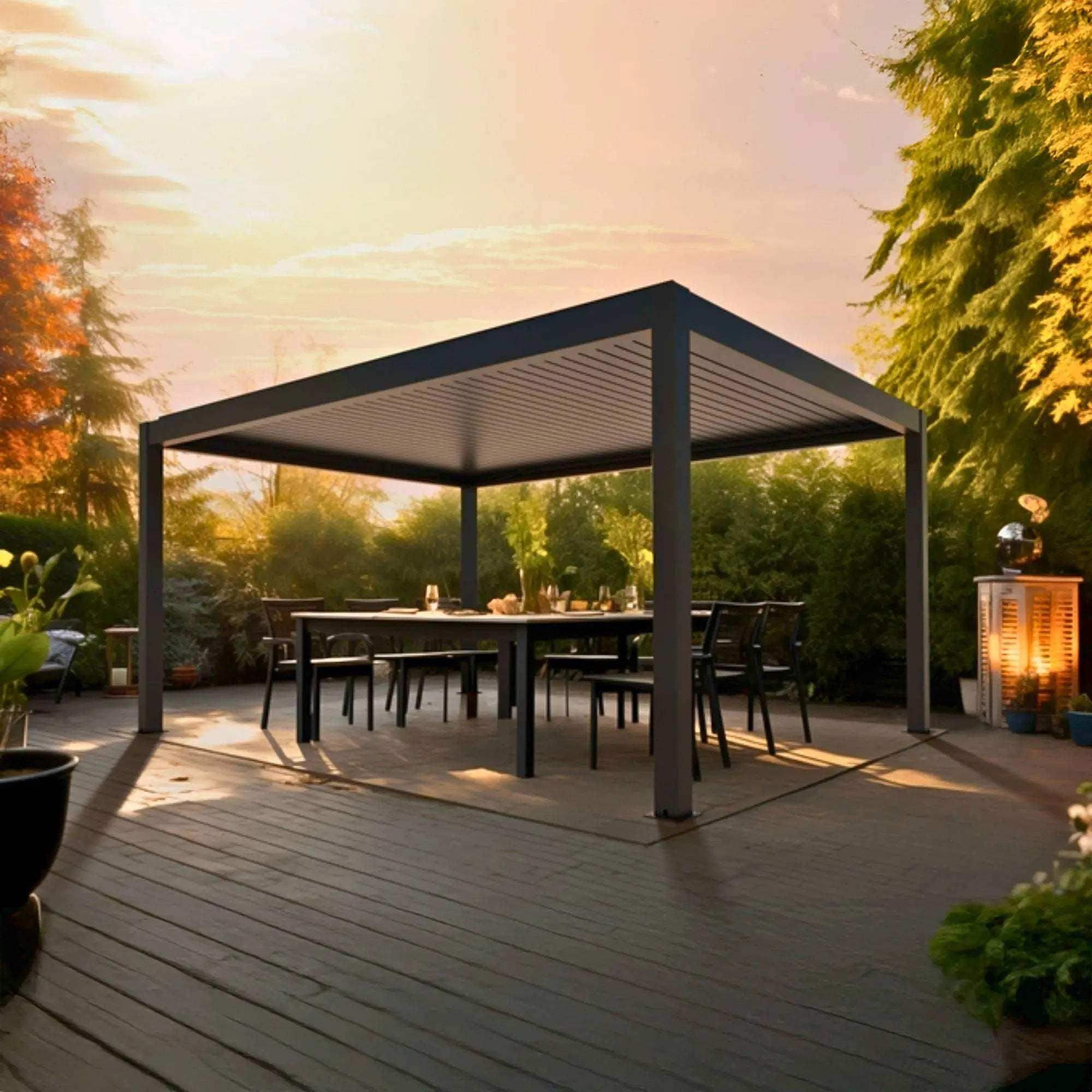 Die Pergola MotionFlex 600 von Wellis verfügt über einen Aluminiumrahmen in Mattanthrazit, elektrische Lamellen, eine integrierte LED-Beleuchtung und eine optionale Seitenbeschattung.