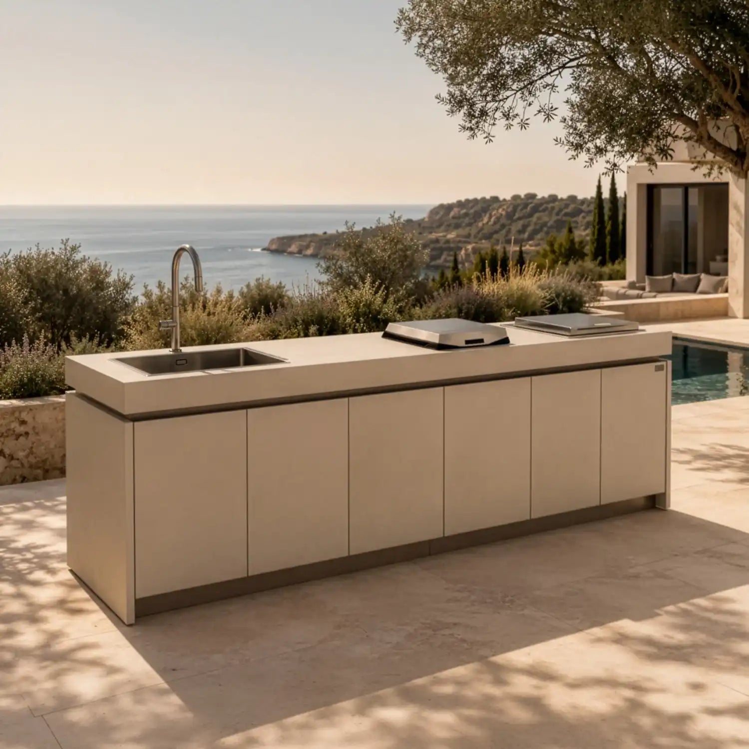Outdoor Küche Sense mit klarer Keramikoberfläche und minimalistischem Design