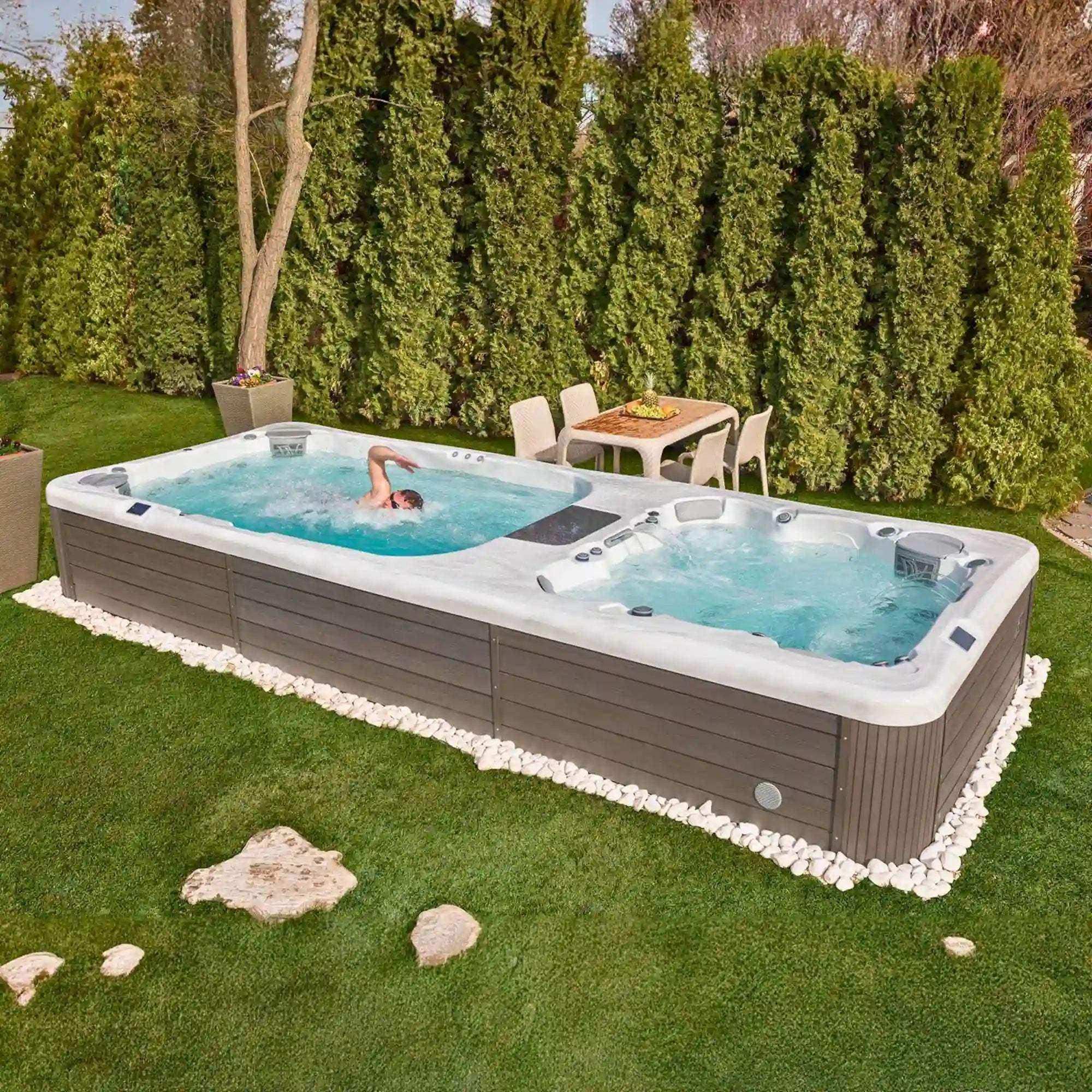 Der Wellis Swim Spa Rio Grande vereint Whirlpool-Komfort mit Schwimmtraining. Er verfügt über 40 Düsen, ein LED-Therapie, ein W-Flow-System & Edelstahlrahmen.