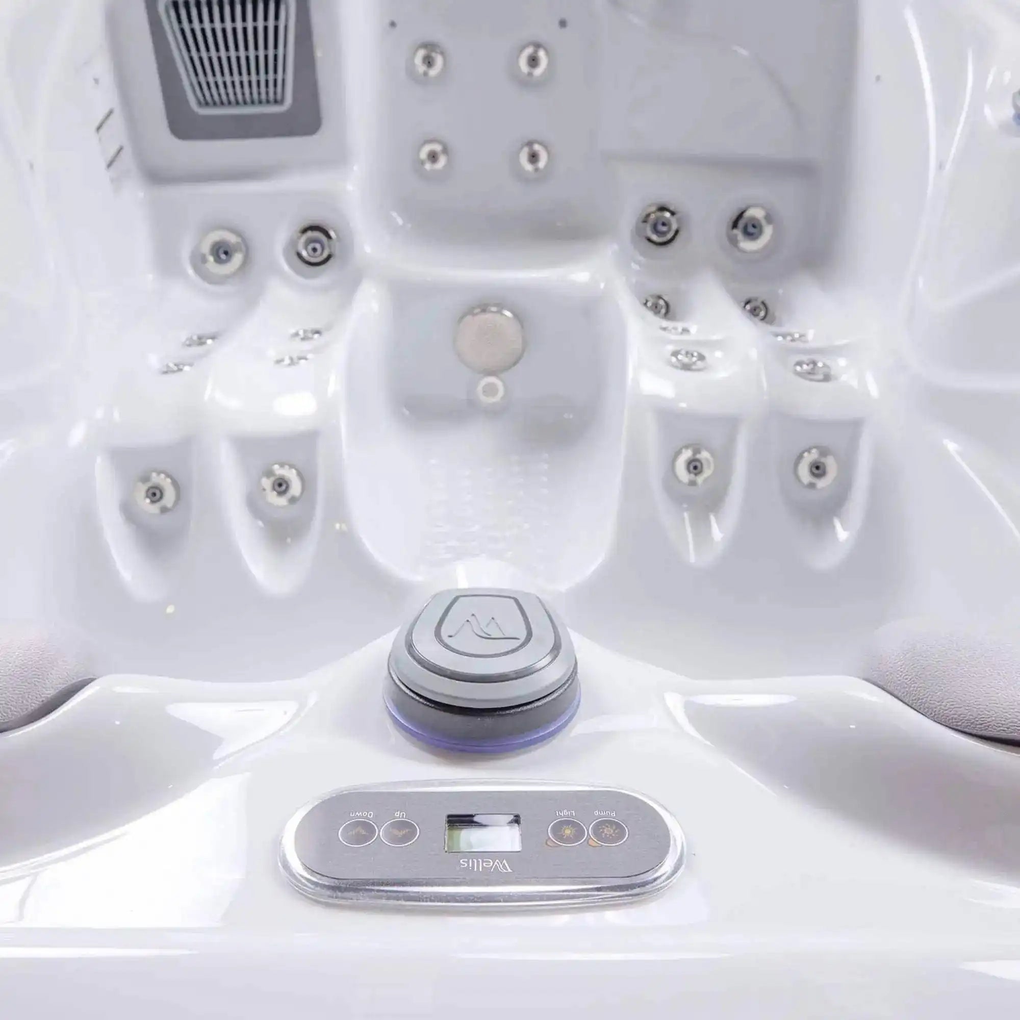 Der Wellis Firenze Life Whirlpool verfügt über 3 Sitze, 37 Düsen, MyMusic 2.0, Wi-Fi Steuerung, Soundsystem und LED-Lichttherapie - jetzt bei Azura Spa & Living