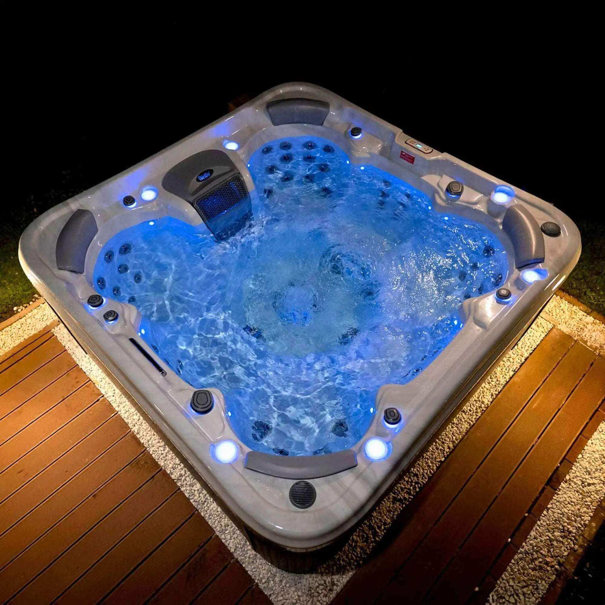 Whirlpool „Vienna Life” von Wellis mit 7 Plätzen, 62 Massagedüsen, LED-Beleuchtung, Soundsystem, 3 kW Heizung und Smart-WiFi-Steuerung.