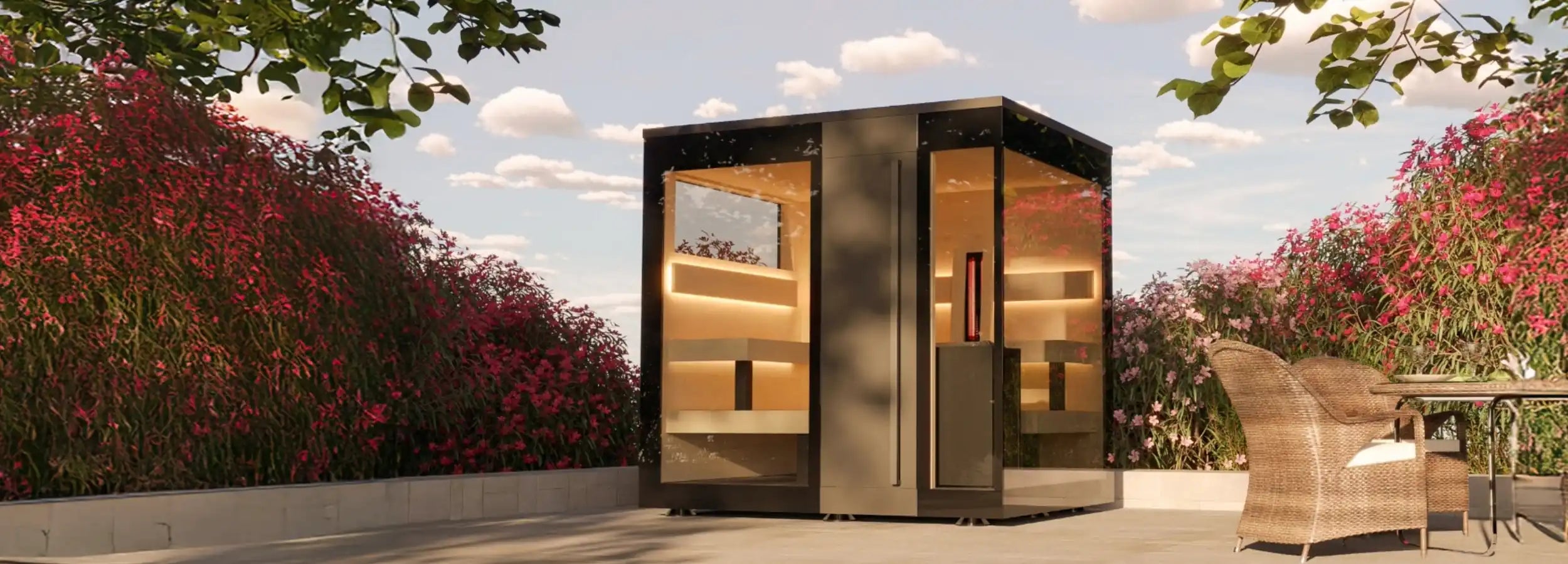 Ganzjahressauna im Garten bei winterlichen Bedingungen