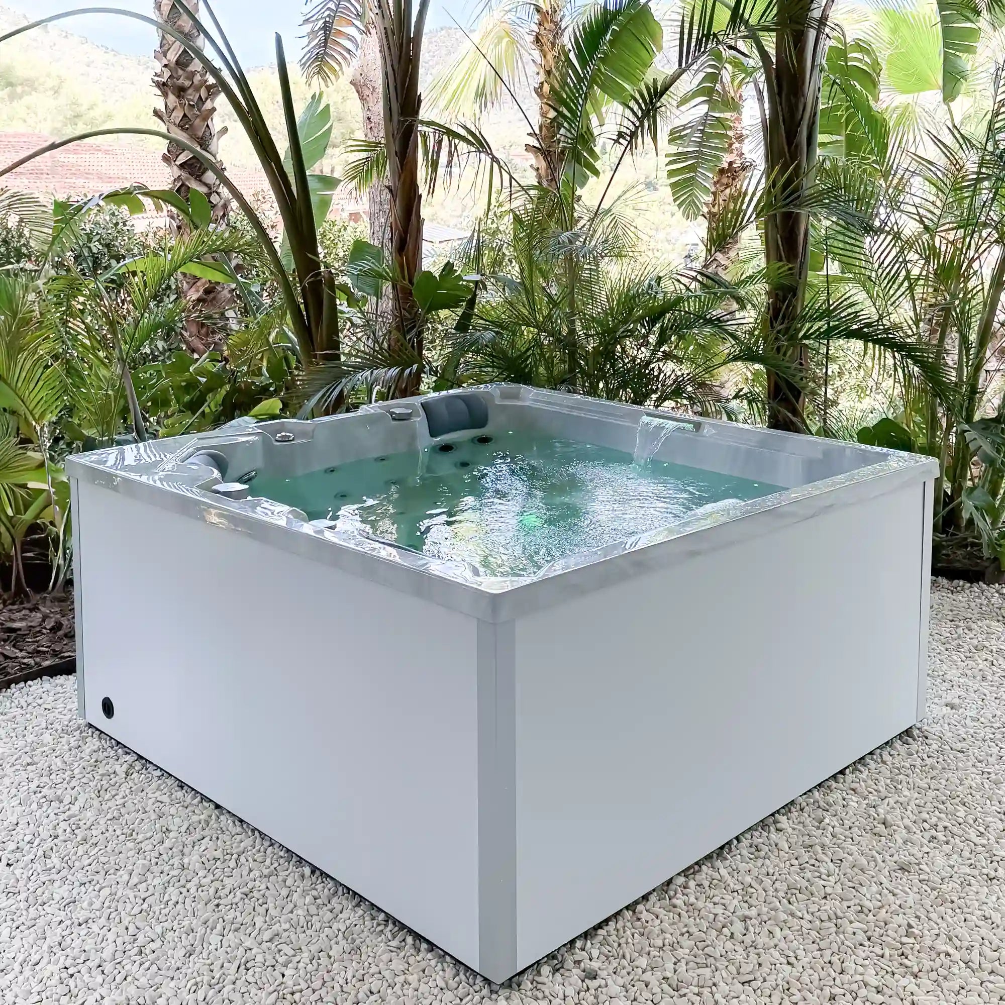 Outdoor Whirlpool SE500 - Mallorca Edition, 200 x 200 x 90 cm, 5 Plätze, 58 Düsen, 4 Pumpen - AZURA SPA & LIVING