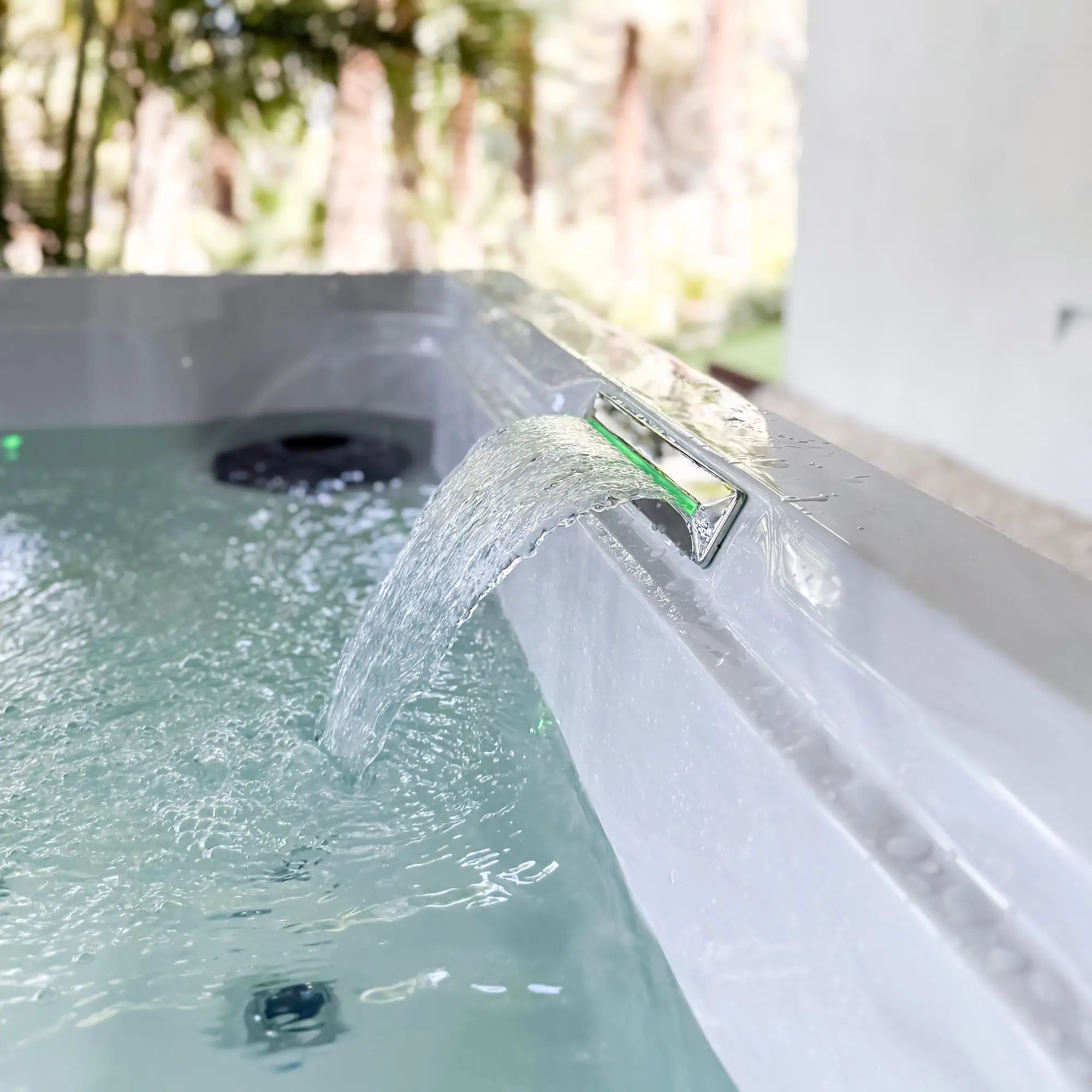 Outdoor Whirlpool SE500 - Mallorca Edition, 200 x 200 x 90 cm5 Plätze58 Düsen4 Pumpen - AZURA SPA & LIVING