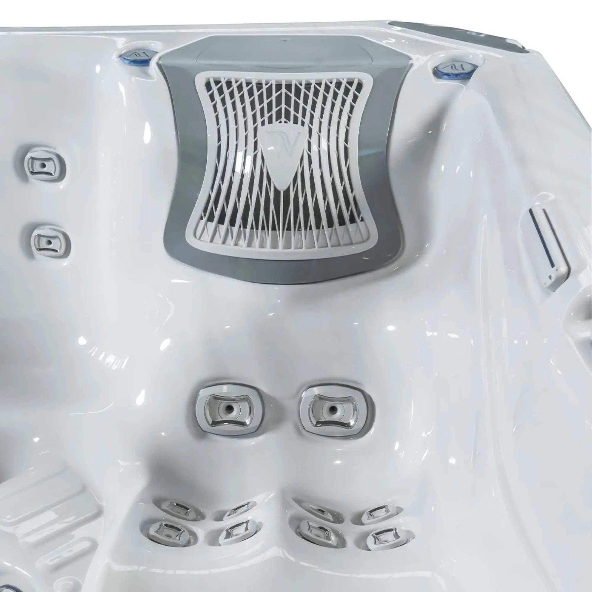  Wellis Kilimanjaro Life Whirlpool mit sechs Plätzen, 59 Massagedüsen, Infinity-Jets, Soundsystem und Wifi-Smart-Steuerung. 