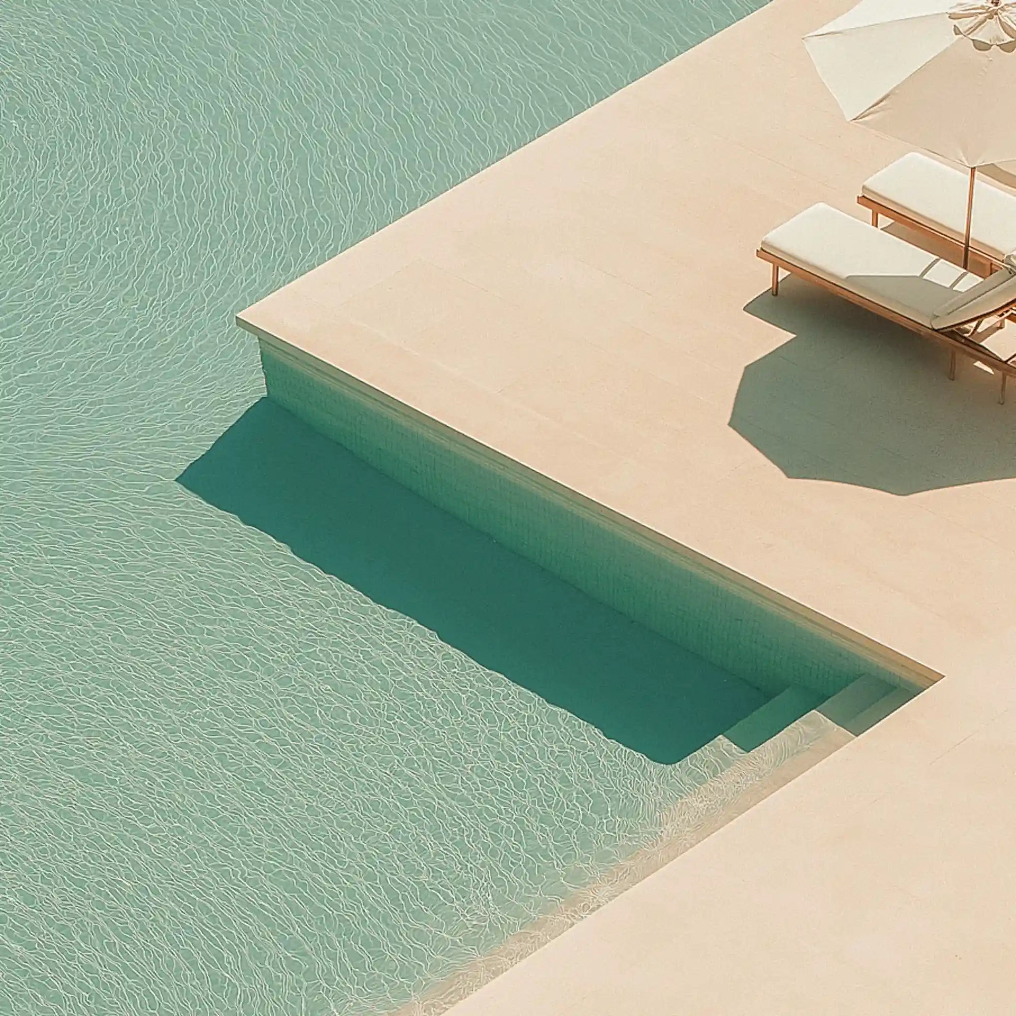 chlorfreies Wasser schützt Ihren Pool. Bei AZURA SPA & LIVING